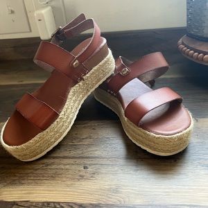 Brown Sophie17 sandals size 4 (girls)